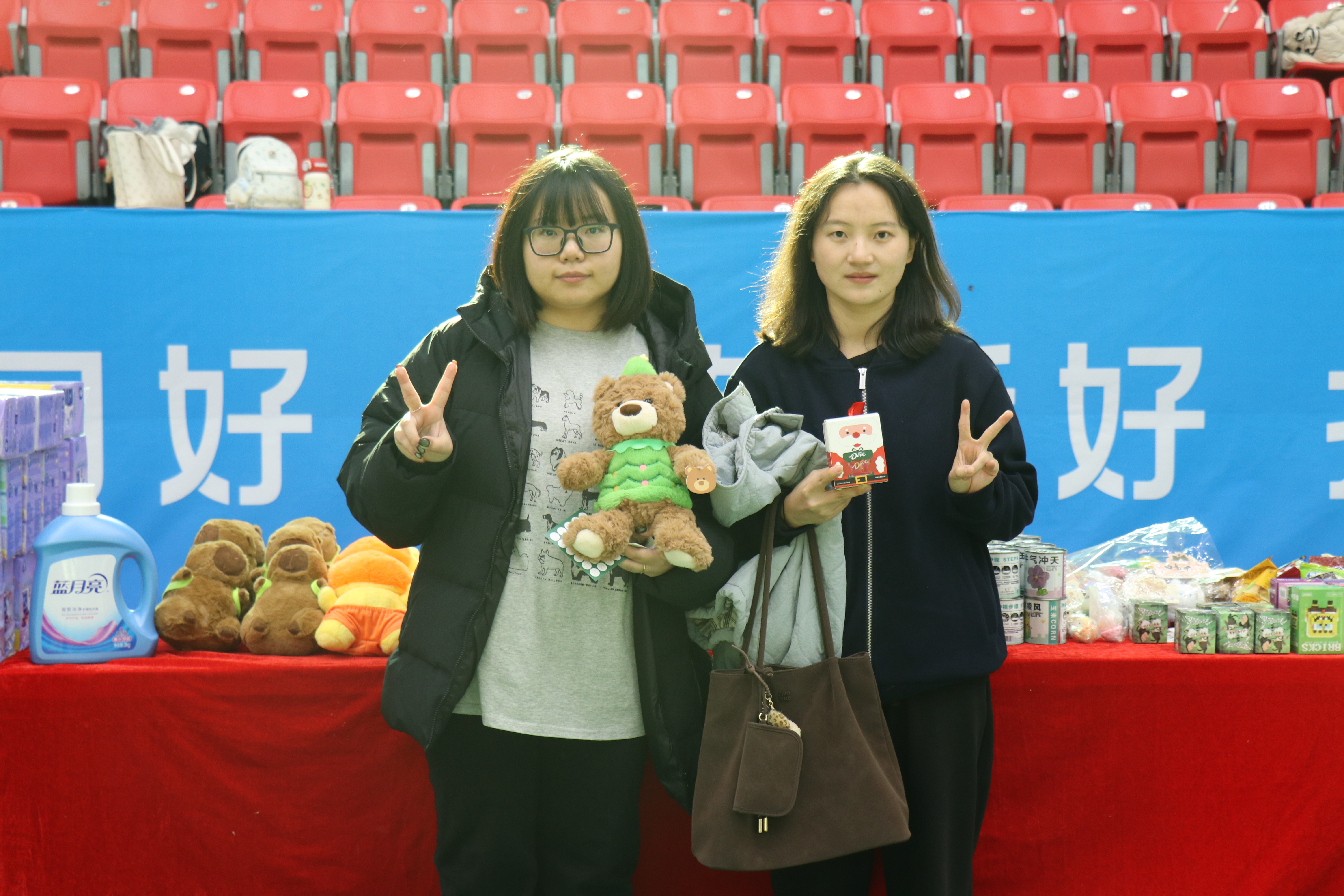 图为第一个一等奖和第一个二等奖.JPG