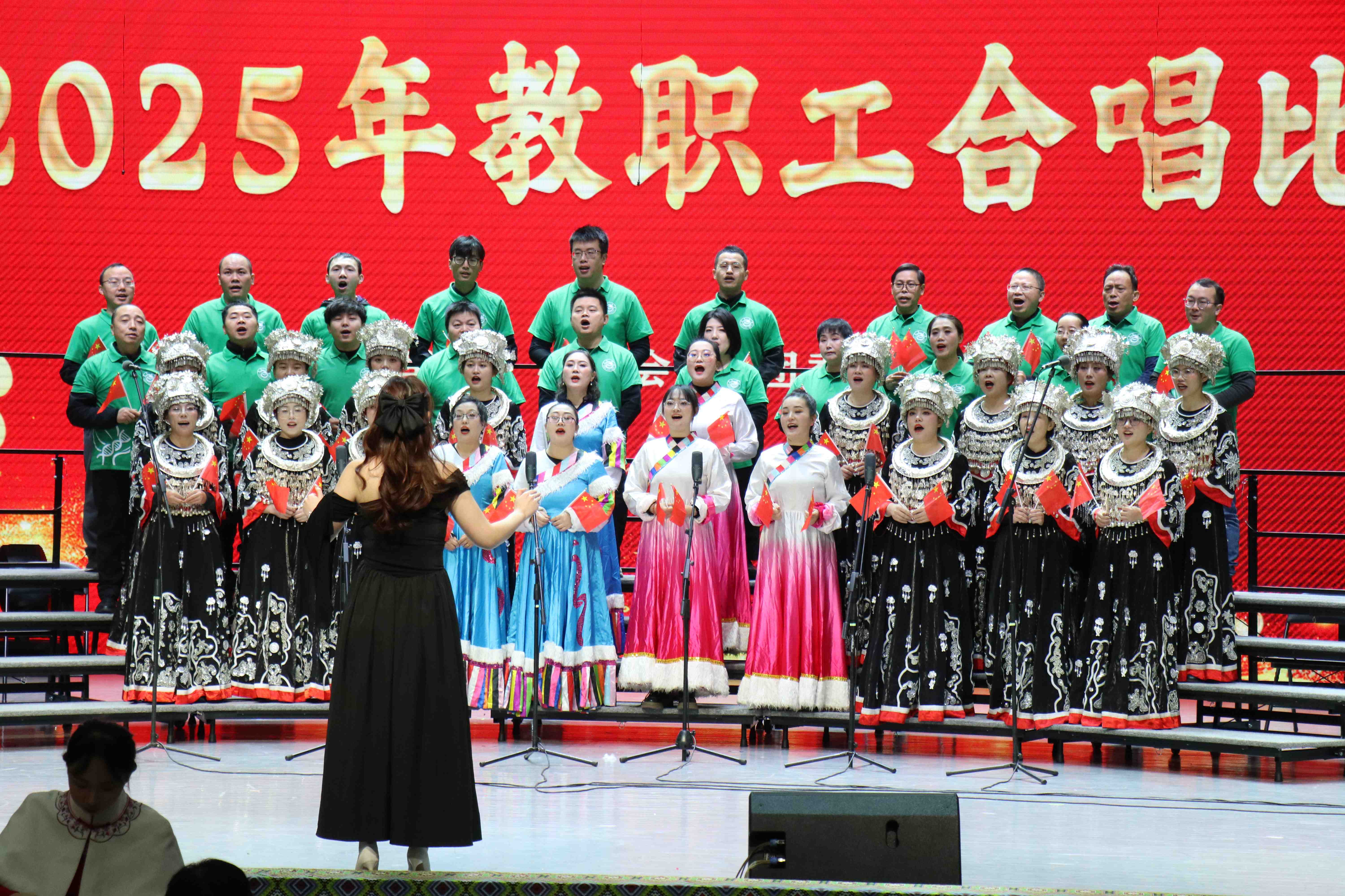 图为比赛现场.JPG