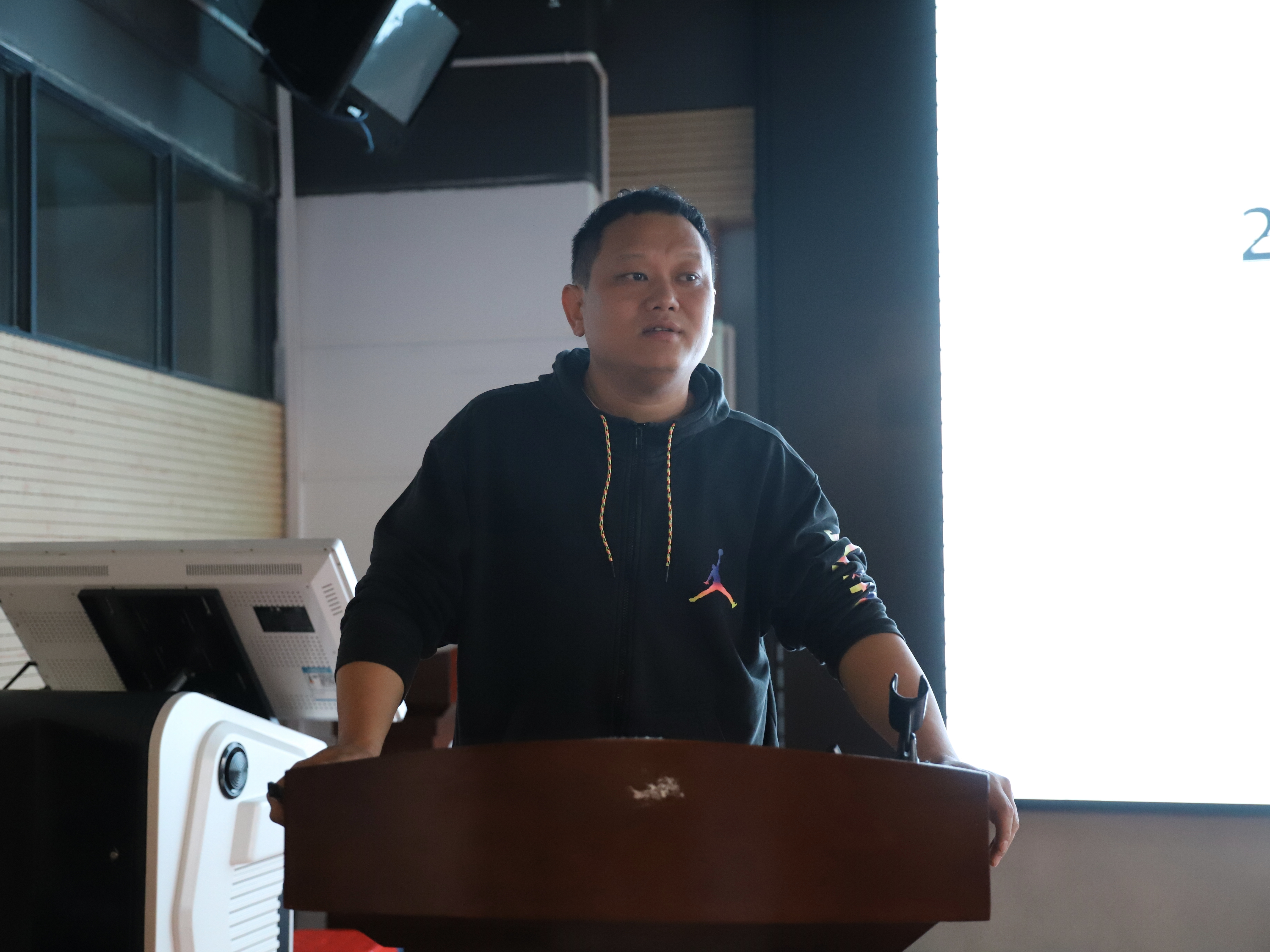 图为任志君老师(1).jpg